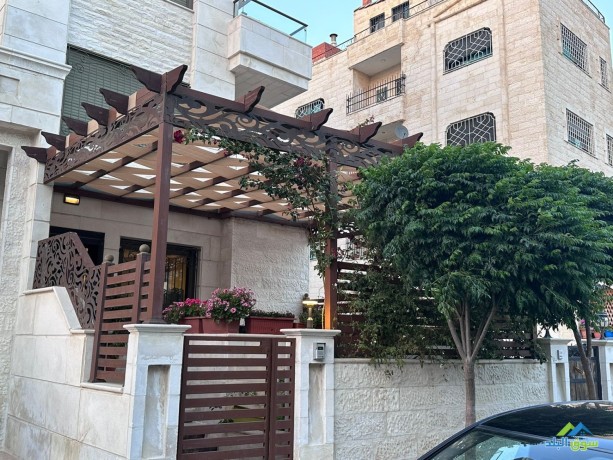 shkh-fy-tlaaa-alaaly-mfroshh-msahh-200-m-otrs-50-llbyaa-big-2